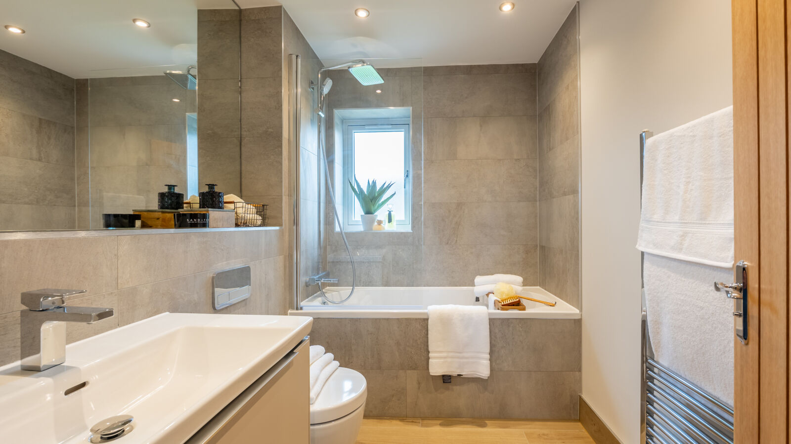 Bathrooms 1